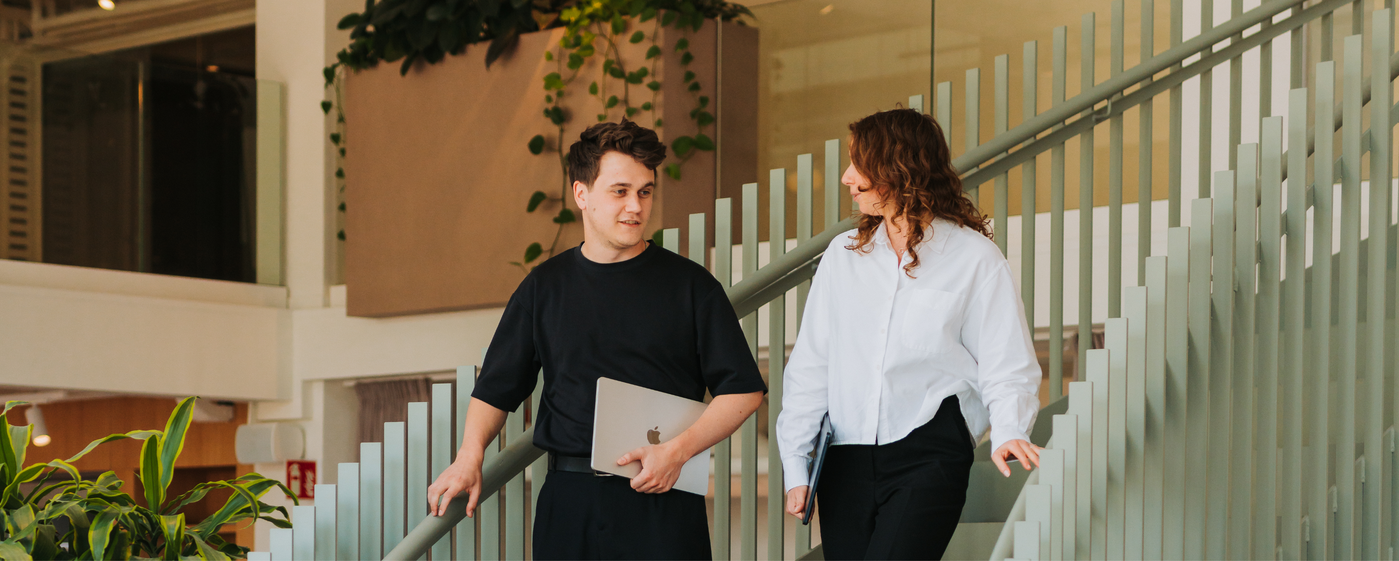 Designers lopen trap af